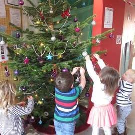 christmas-treedecorating