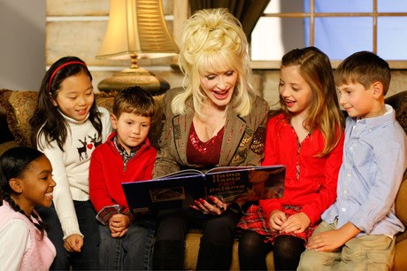 dolly-reading-to-children