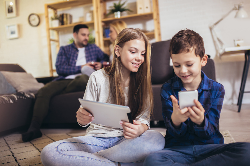 The research examines children's use of tablets, mobile phones, and social media